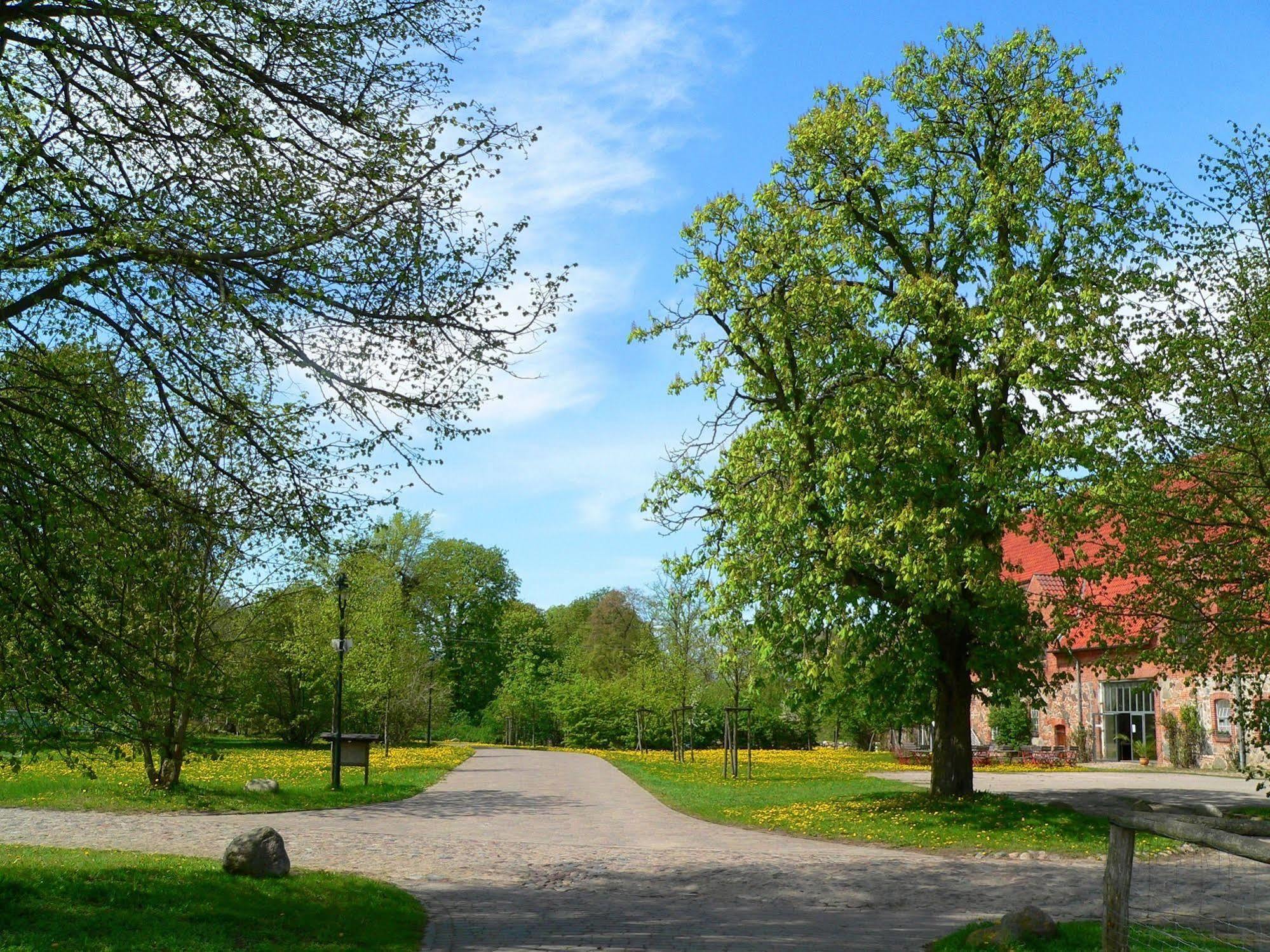 Hotel Gutshof Woldzegarten Zewnętrze zdjęcie
